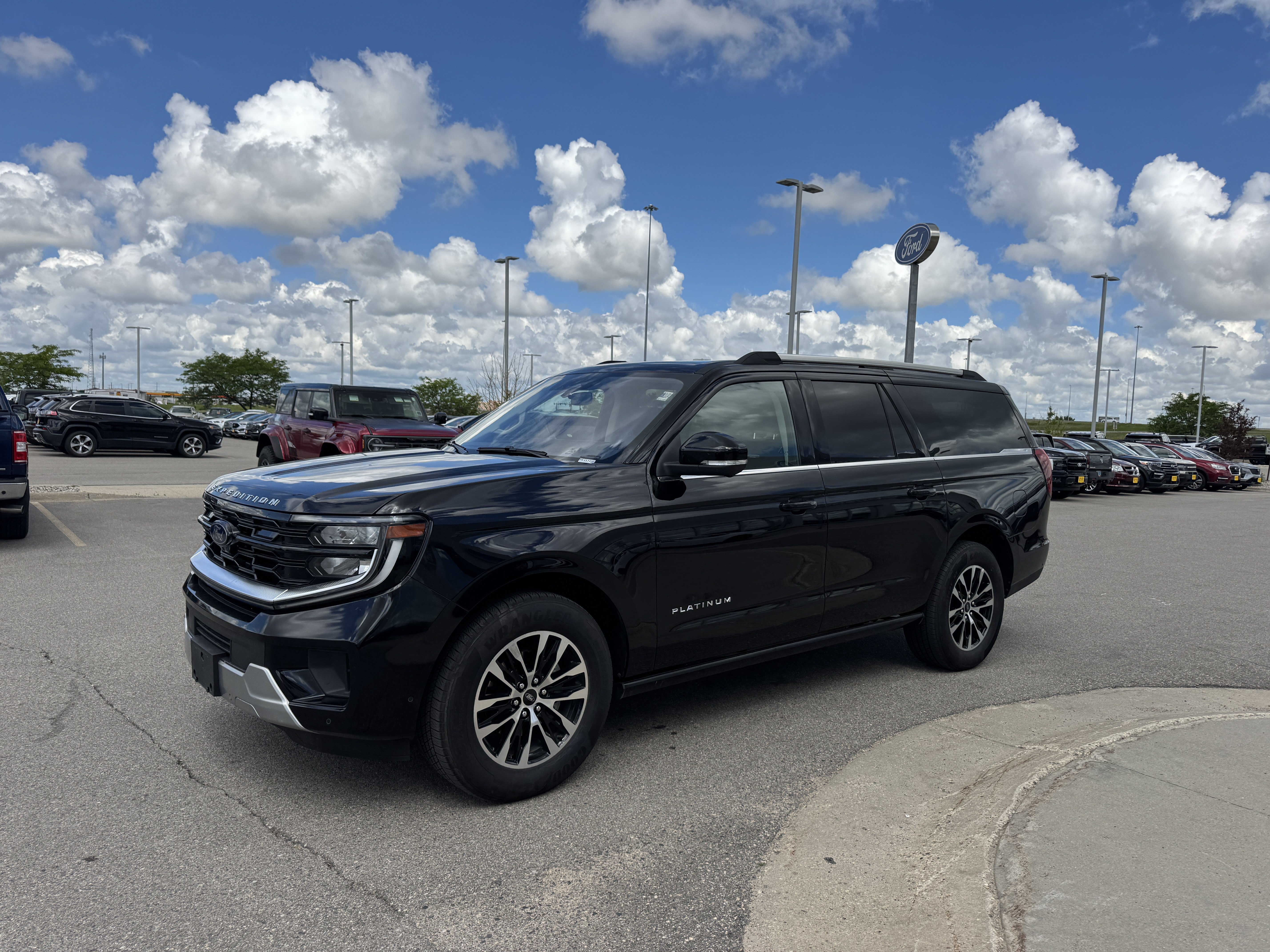 Used 2025 Ford Expedition Max Platinum AWD/4WD image 2