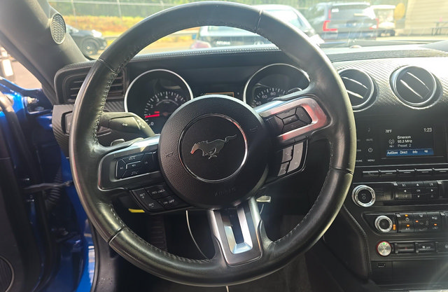 Used 2018 Ford Mustang Coupe RWD image 11