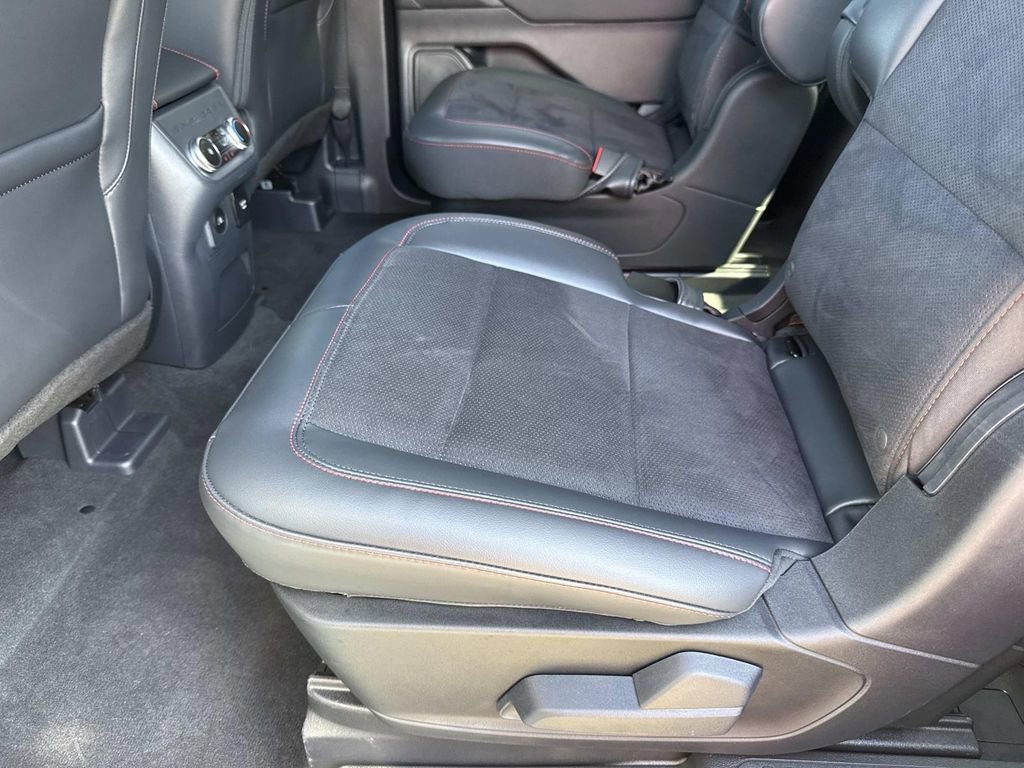 Used 2025 Ford Explorer ST RWD image 16