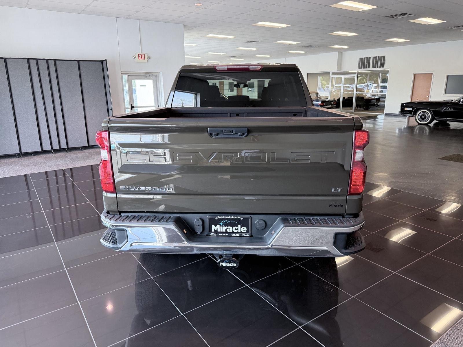 Used 2023 Chevrolet Silverado 1500 LT AWD/4WD image 14