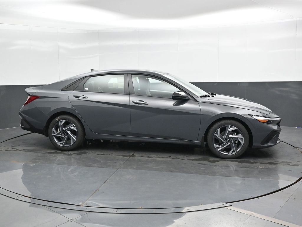 New 2025 Hyundai Elantra Sport image 3