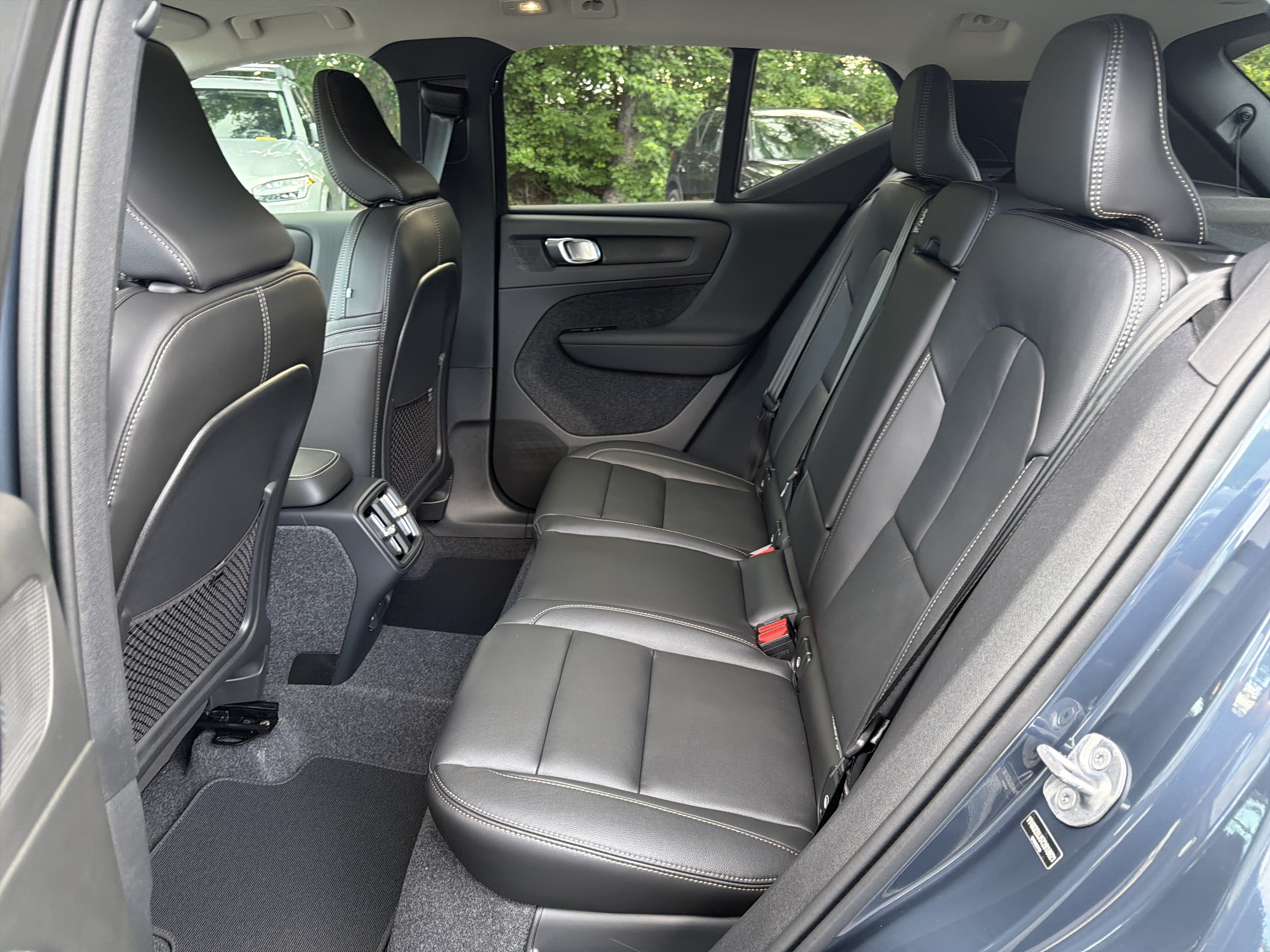 New 2026 Volvo XC40 B4 Core w/ Climate Package FWD image 33