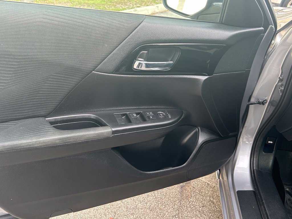 Used 2016 Honda Accord LX image 15