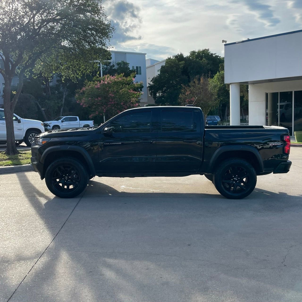 Used 2023 Chevrolet Colorado Trail Boss w/ Technology Package AWD/4WD image 3