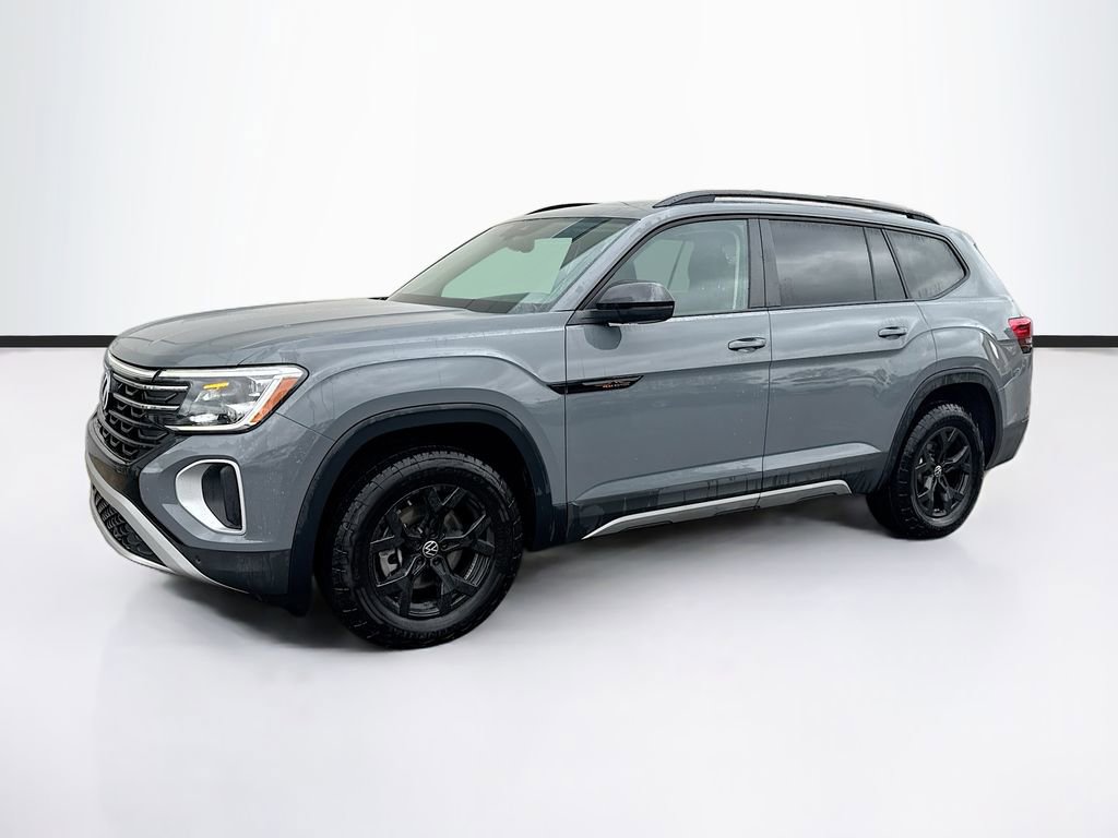 Certified 2025 Volkswagen Atlas Peak Edition SE AWD/4WD image 1