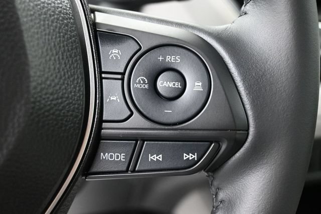 Used 2025 Toyota Corolla Cross LE AWD/4WD image 25