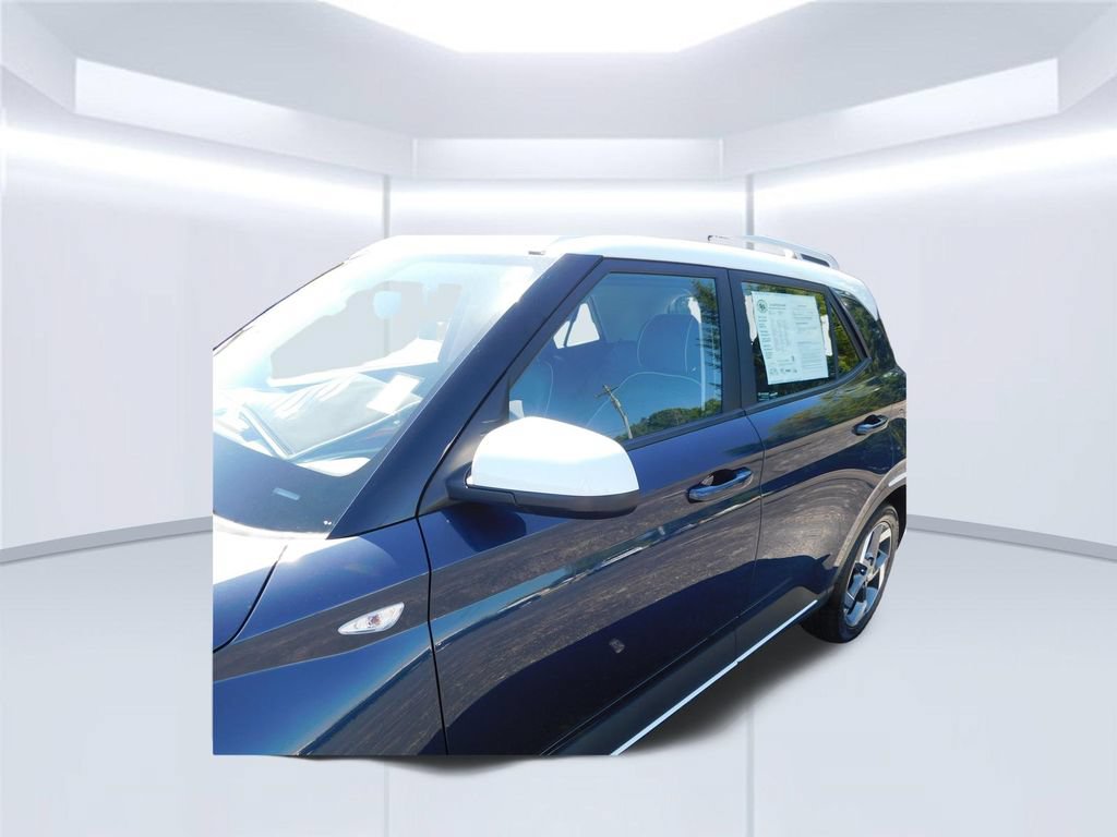 Used 2025 Hyundai Venue Limited FWD image 11