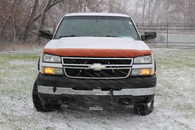Used 2007 Chevrolet Silverado 2500 W/T w/ Heavy-Duty Power Package AWD/4WD image 8