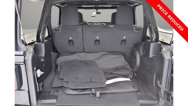 Used 2022 Jeep Wrangler Unlimited Sahara w/ Cold Weather Group image 18