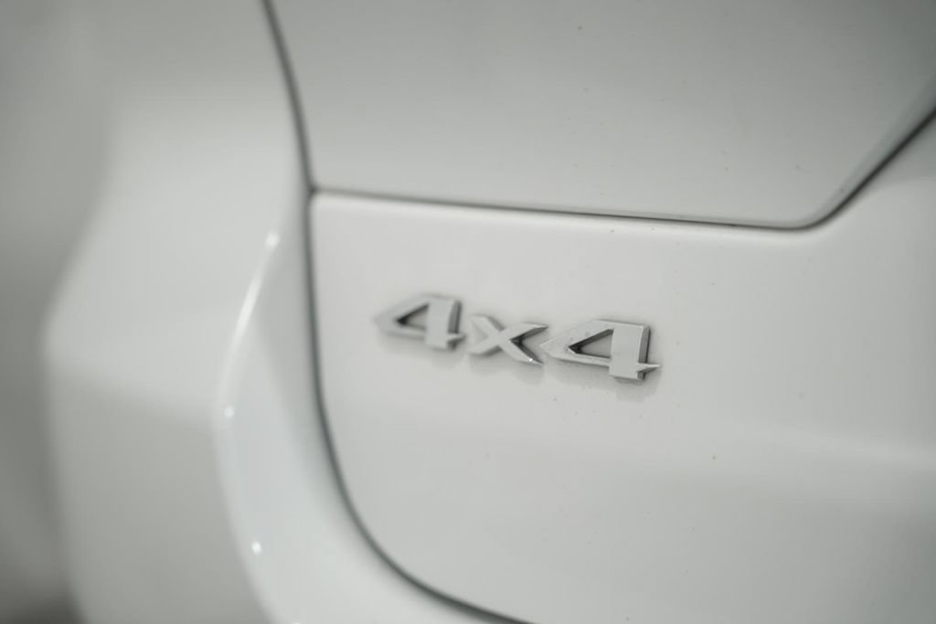 Certified 2023 Jeep Grand Cherokee Laredo w/ Luxury Tech Group I AWD/4WD image 8
