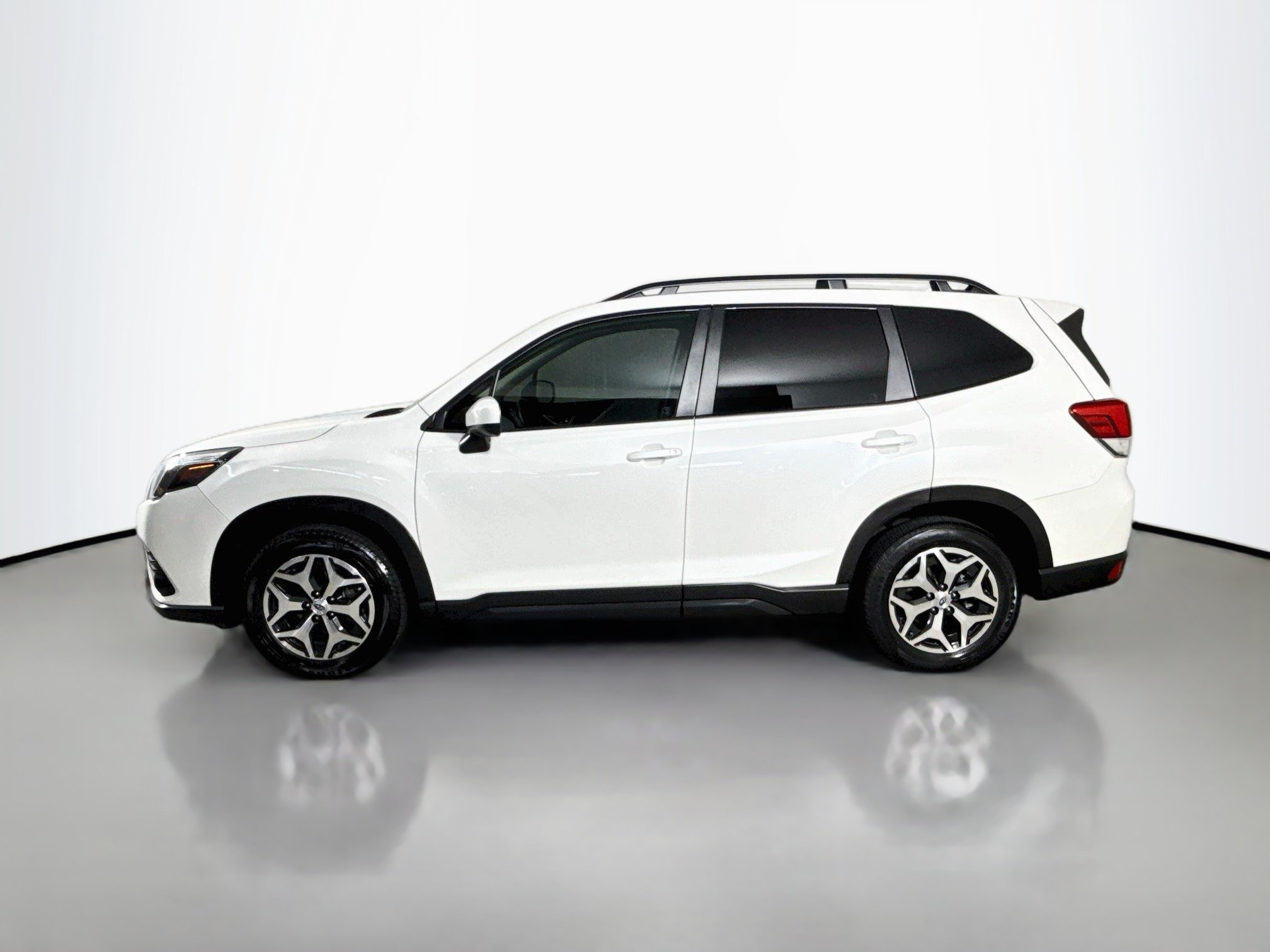 Used 2023 Subaru Forester Premium AWD/4WD image 6