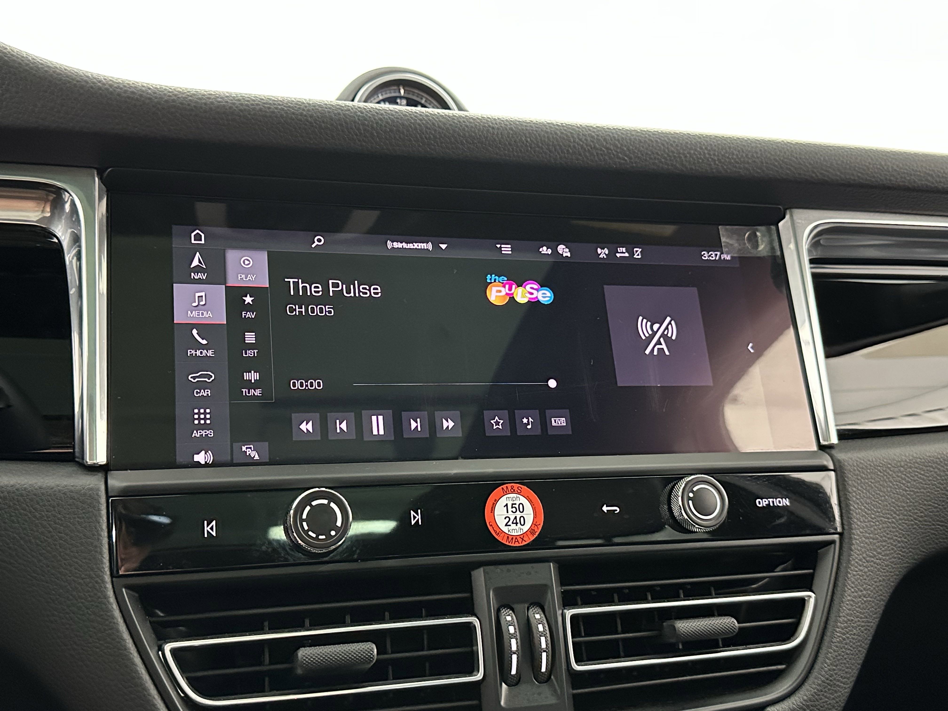 Certified 2025 Porsche Macan image 41