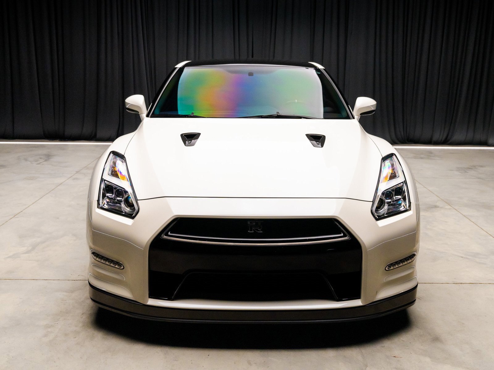 Used 2015 Nissan GT-R Premium image 16