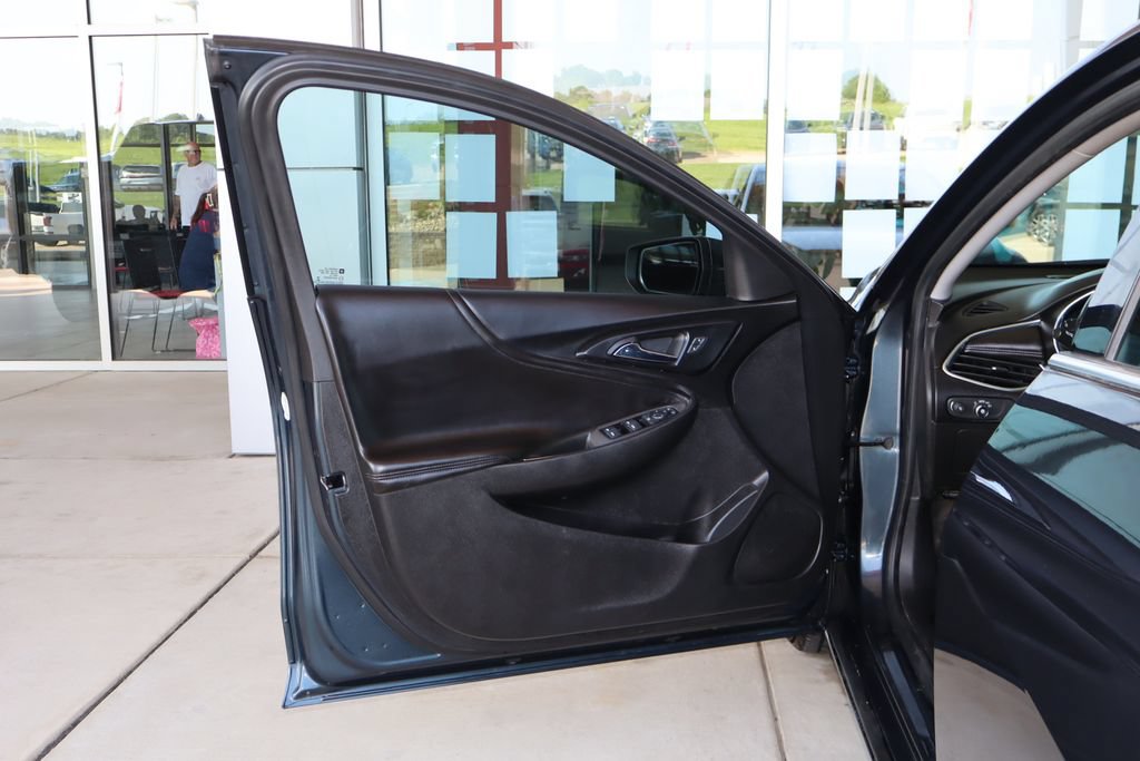 Used 2019 Chevrolet Malibu LT w/ Leather Package FWD image 12