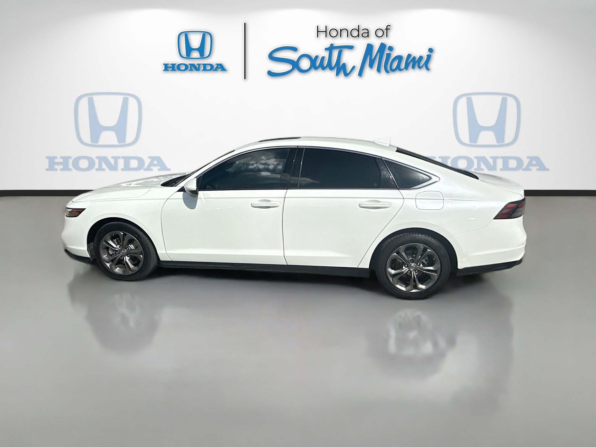 Used 2023 Honda Accord EX-L image 4