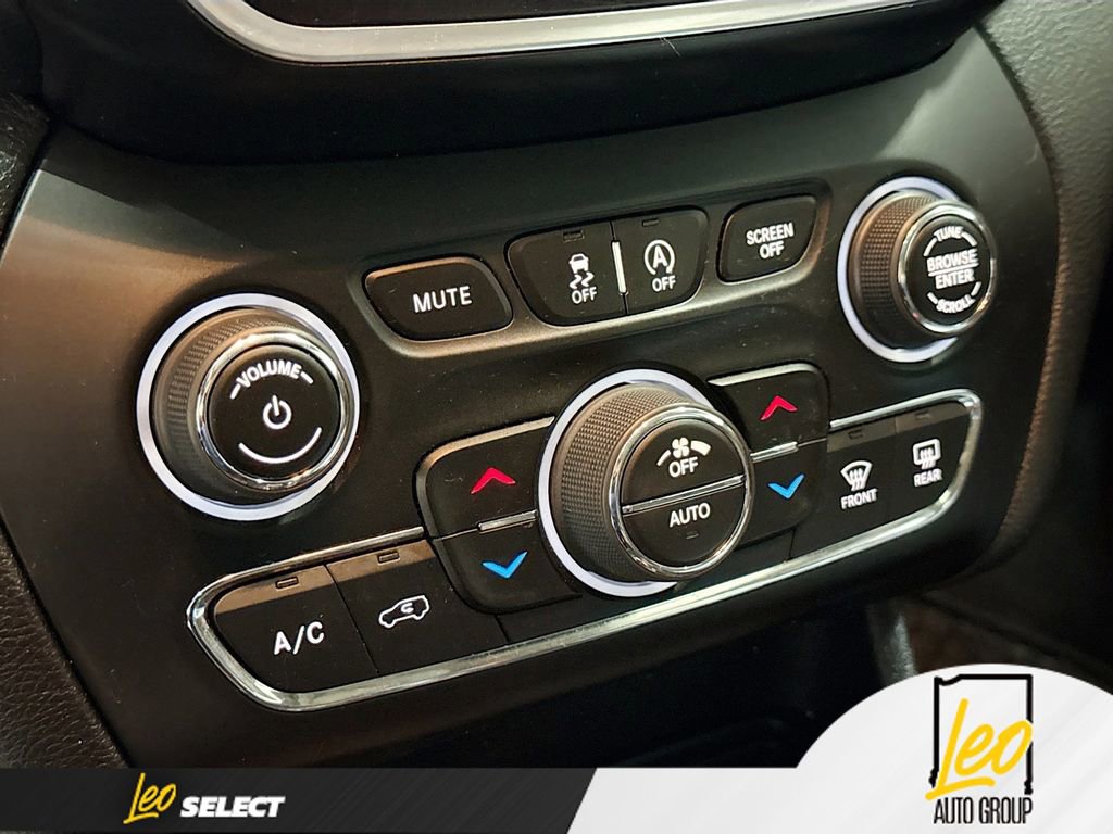 Used 2021 Jeep Cherokee Trailhawk w/ Sun, Sound & Nav Group AWD/4WD image 18
