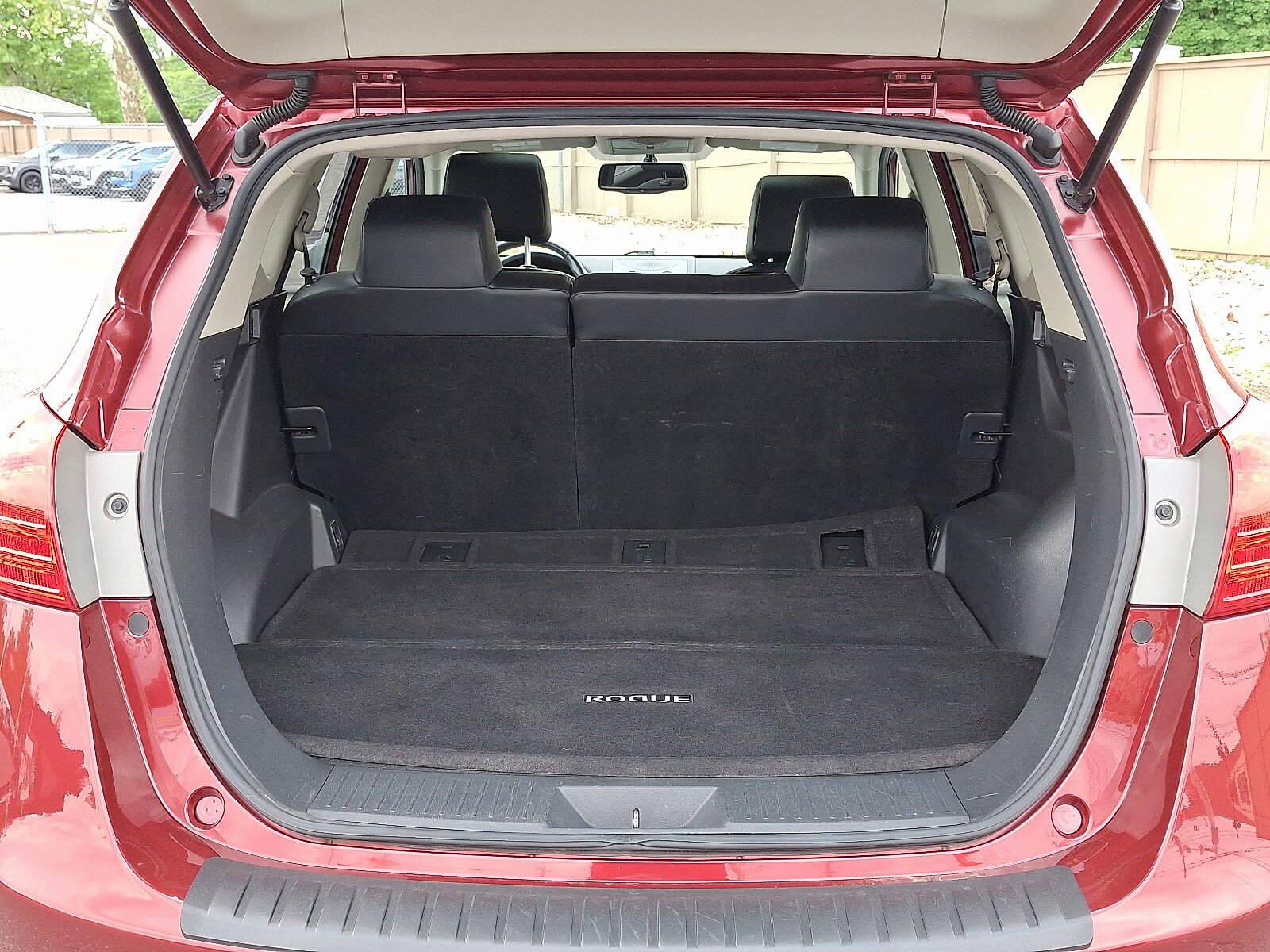 Used 2017 Nissan Rogue SV w/ Sun & Sound Touring Package AWD/4WD image 28