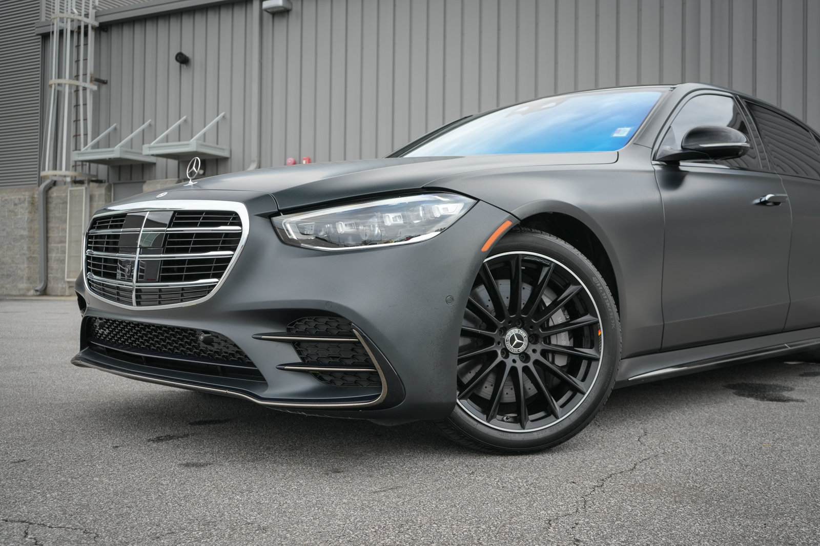 Used 2023 Mercedes-Benz S 580e 4MATIC Sedan w/ AMG Line image 5