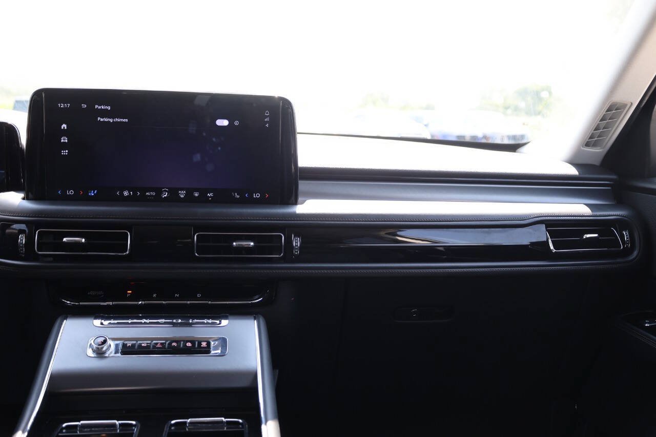 Used 2025 Lincoln Aviator AWD image 26