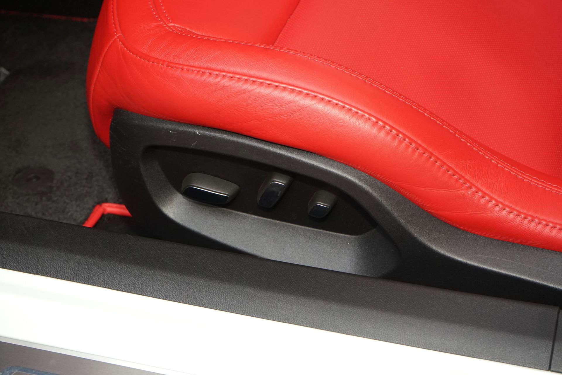 Used 2015 Chevrolet Corvette Z06 w/ 3LZ Preferred Equipment Group RWD image 26