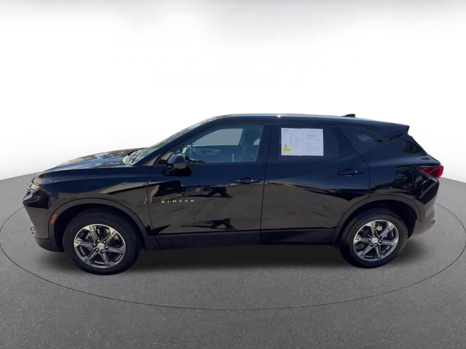 Used 2025 Chevrolet Blazer LT FWD image 9