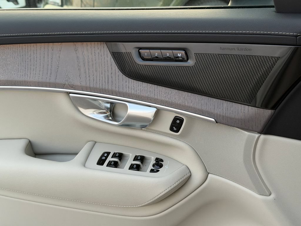 New 2026 Volvo XC90 T8 Ultra AWD/4WD image 32