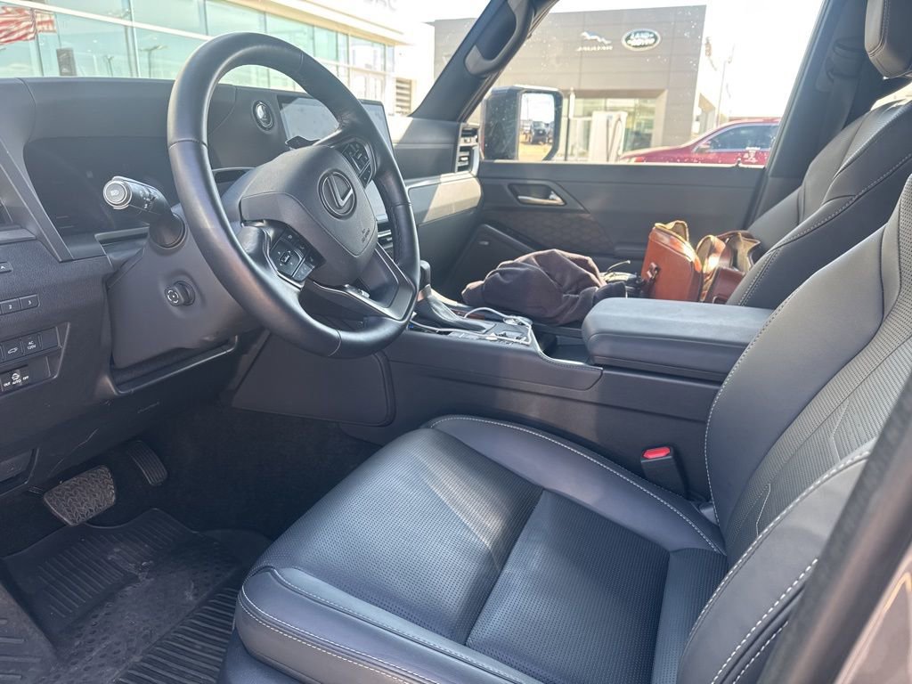 Used 2024 Lexus GX 550 w/ Accessory Package (Z1) image 6