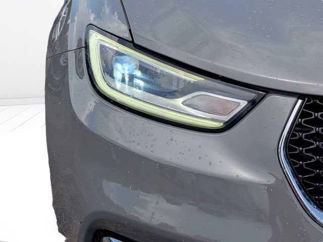 Used 2023 Chrysler Pacifica Touring-L FWD image 9