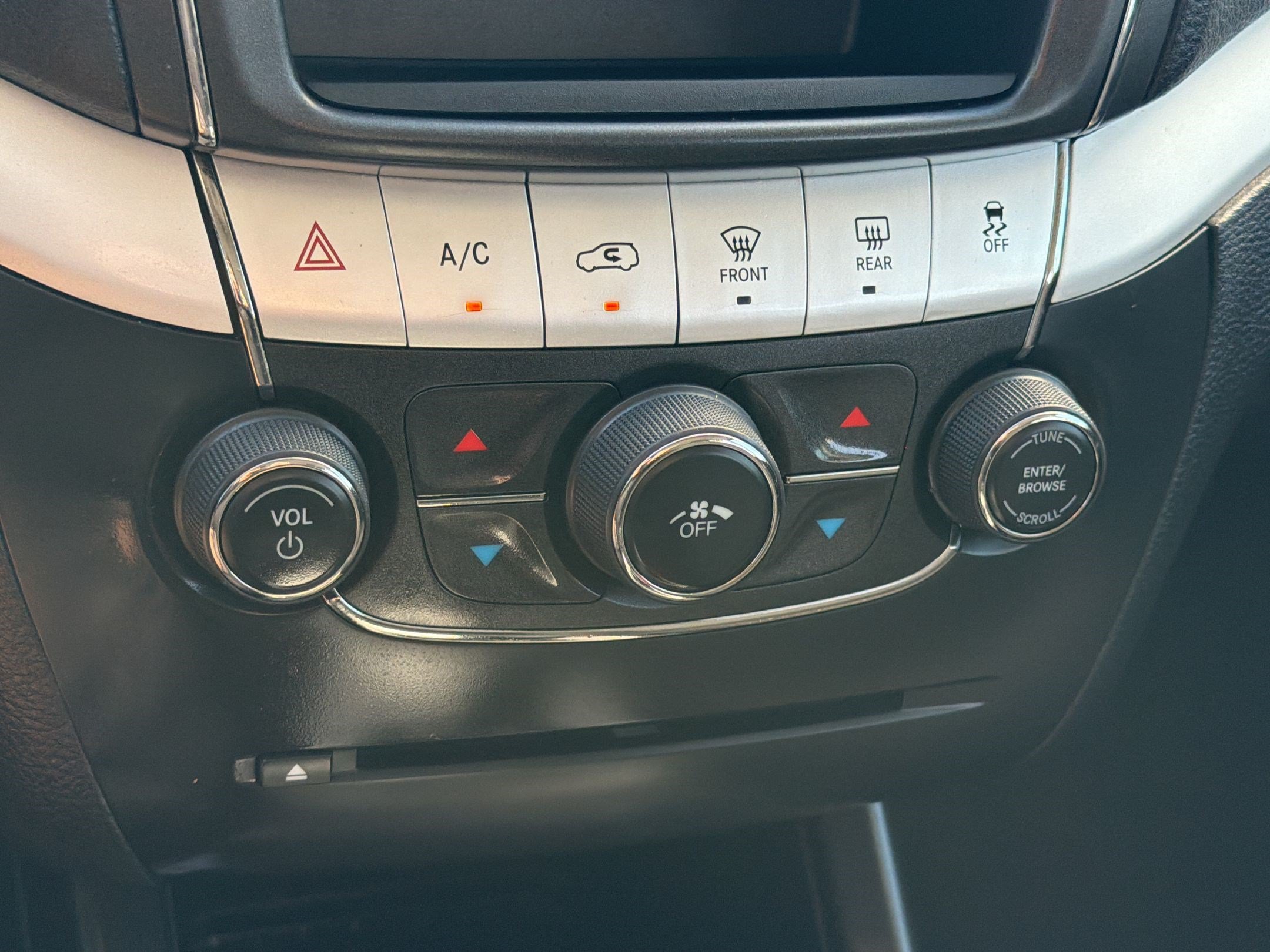Used 2020 Dodge Journey SE w/ SE Popular Equipment Group FWD image 17