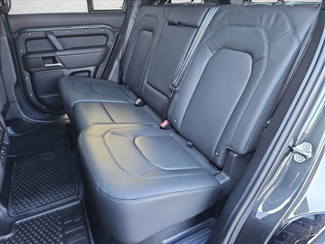 Used 2025 Land Rover Defender 110 X-Dynamic SE image 13