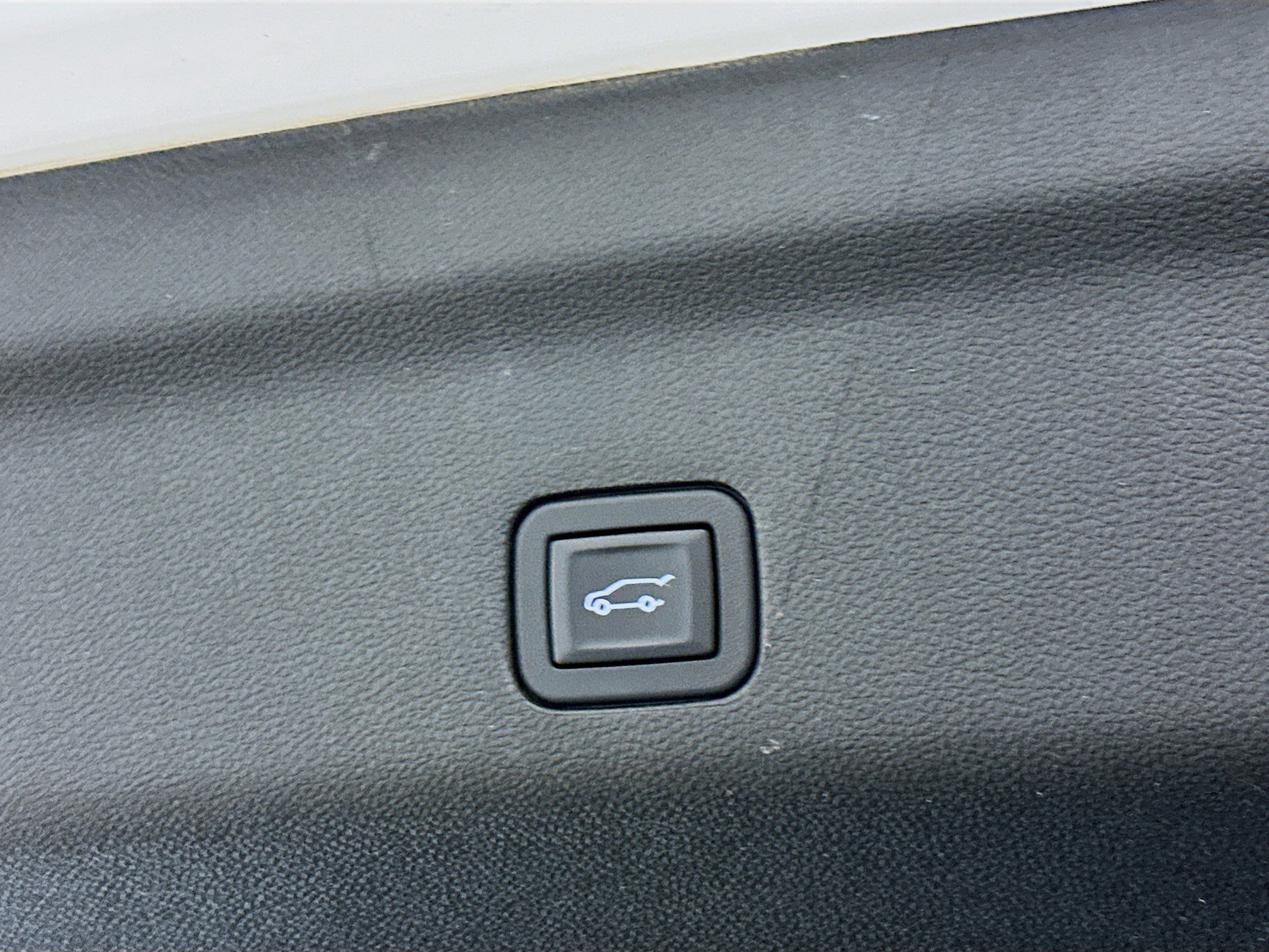 Used 2023 Chevrolet Suburban Premier image 32