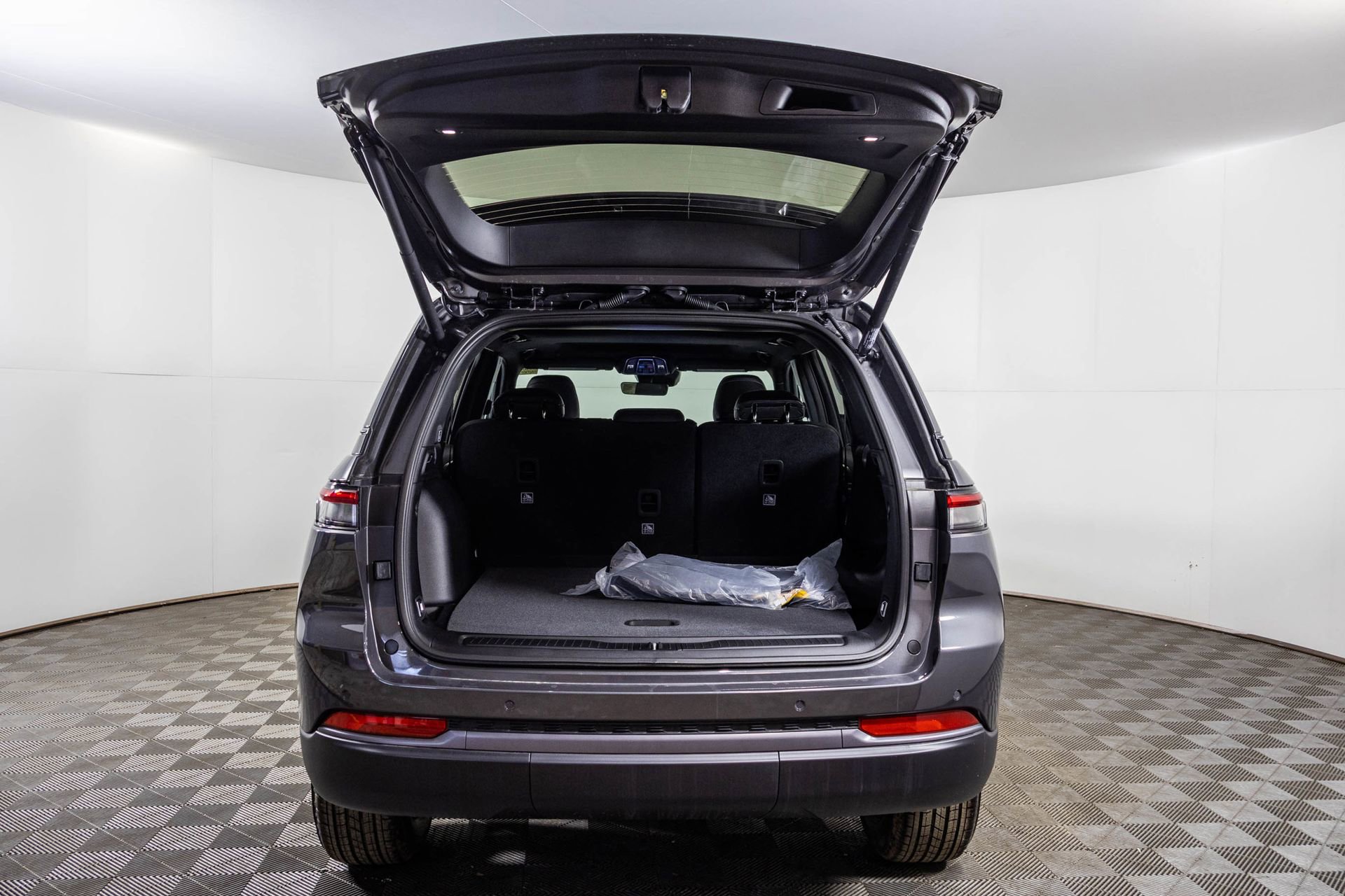 New 2026 Jeep Grand Cherokee Altitude image 41