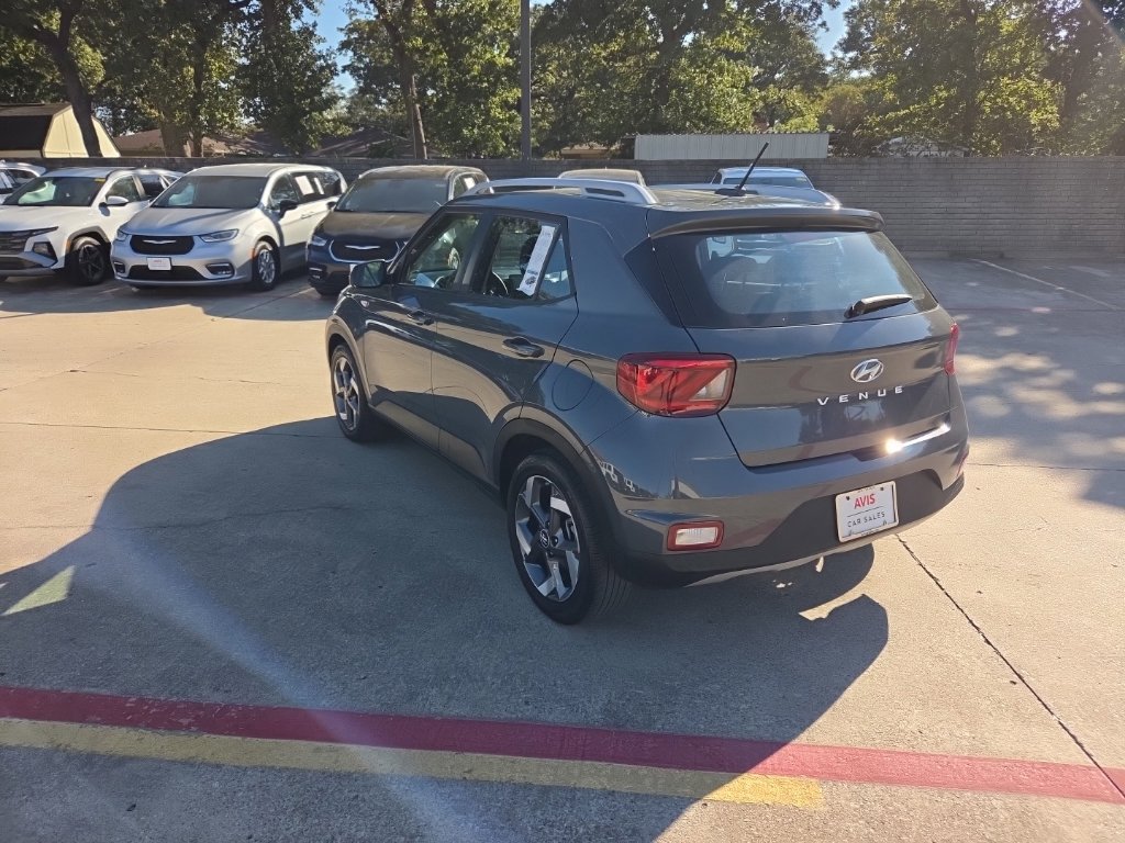 Used 2025 Hyundai Venue SEL FWD image 8