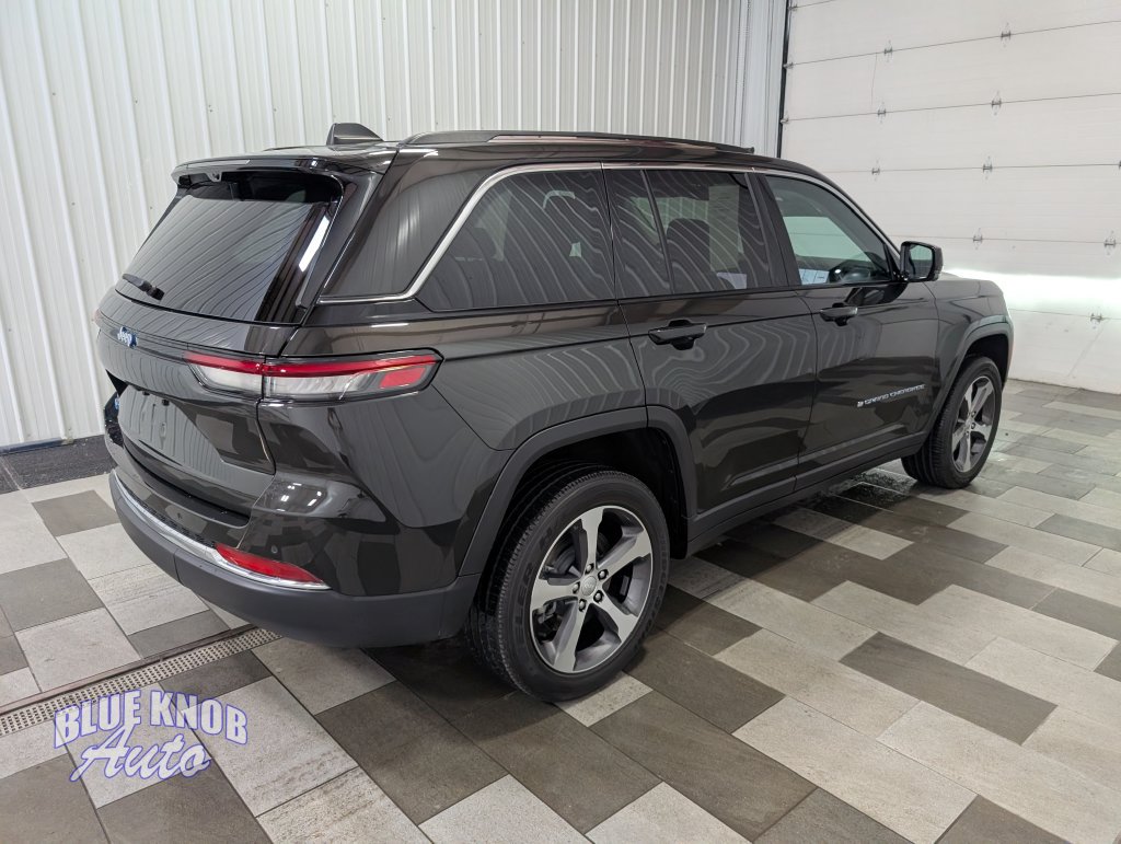 Used 2023 Jeep Grand Cherokee 4WD 4xe w/ Luxury Tech Group II image 4