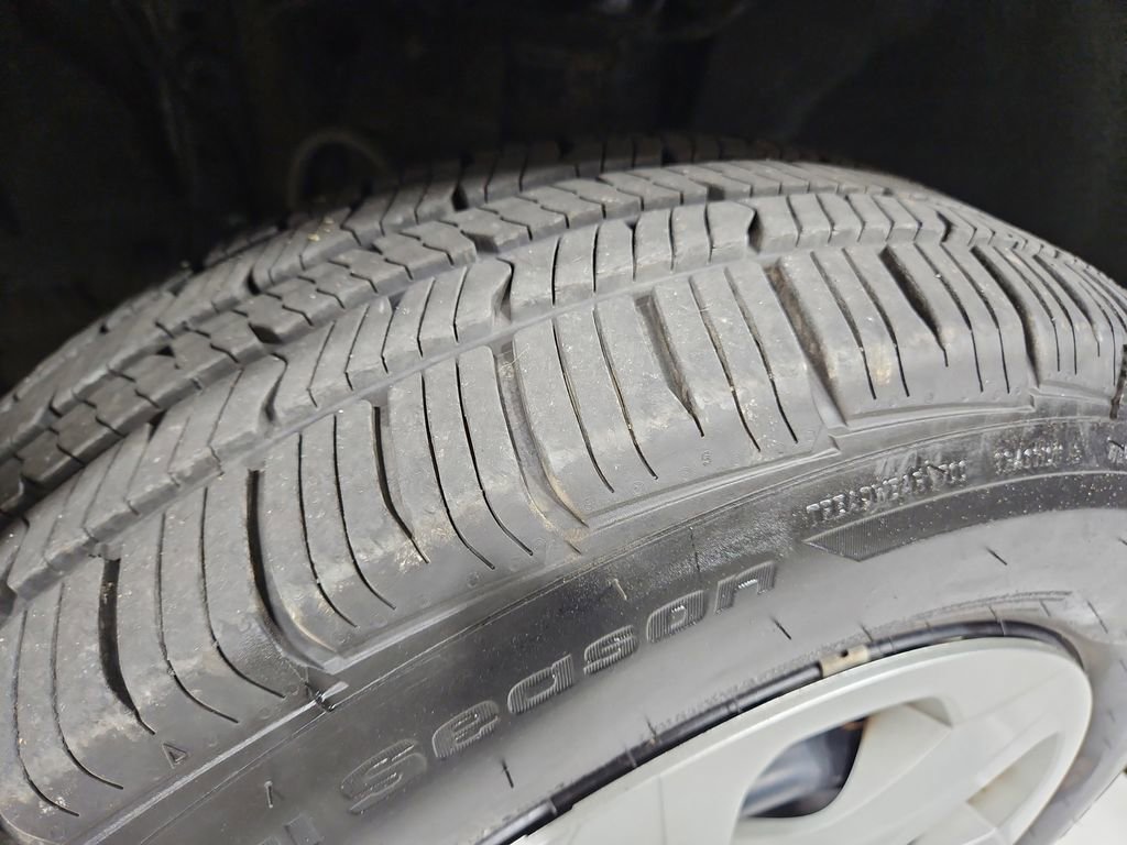 Used 2020 Toyota RAV4 LE image 27