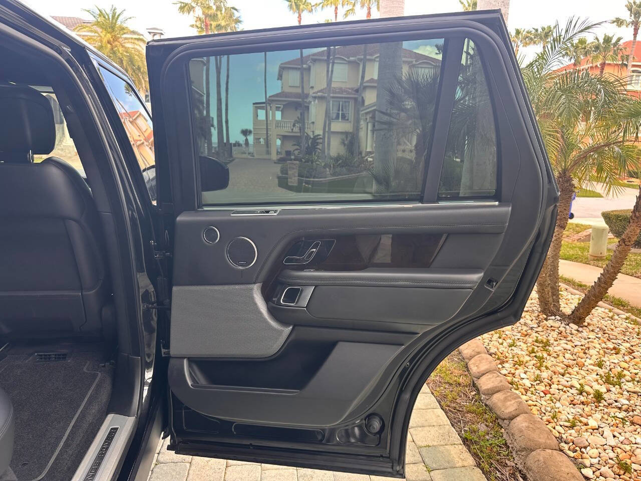 Used 2019 Land Rover Range Rover Long Wheelbase Supercharged image 73