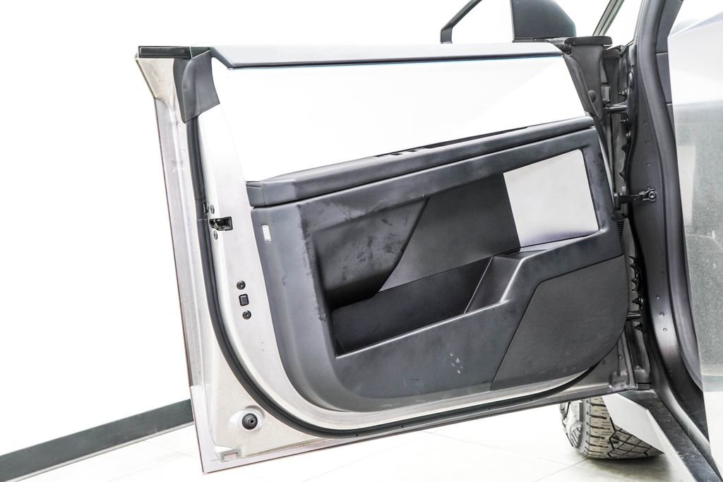 Used 2024 Tesla Cybertruck AWD Crew Cab image 37