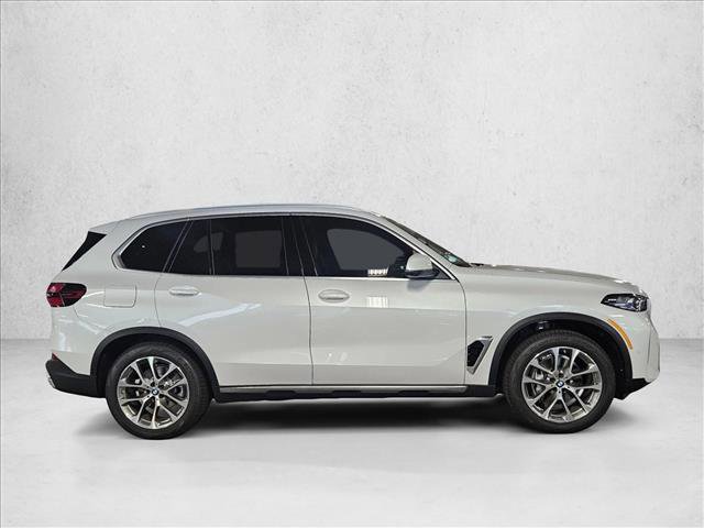 Certified 2026 BMW X5 sDrive40i w/ Parking Assistance Package RWD image 4