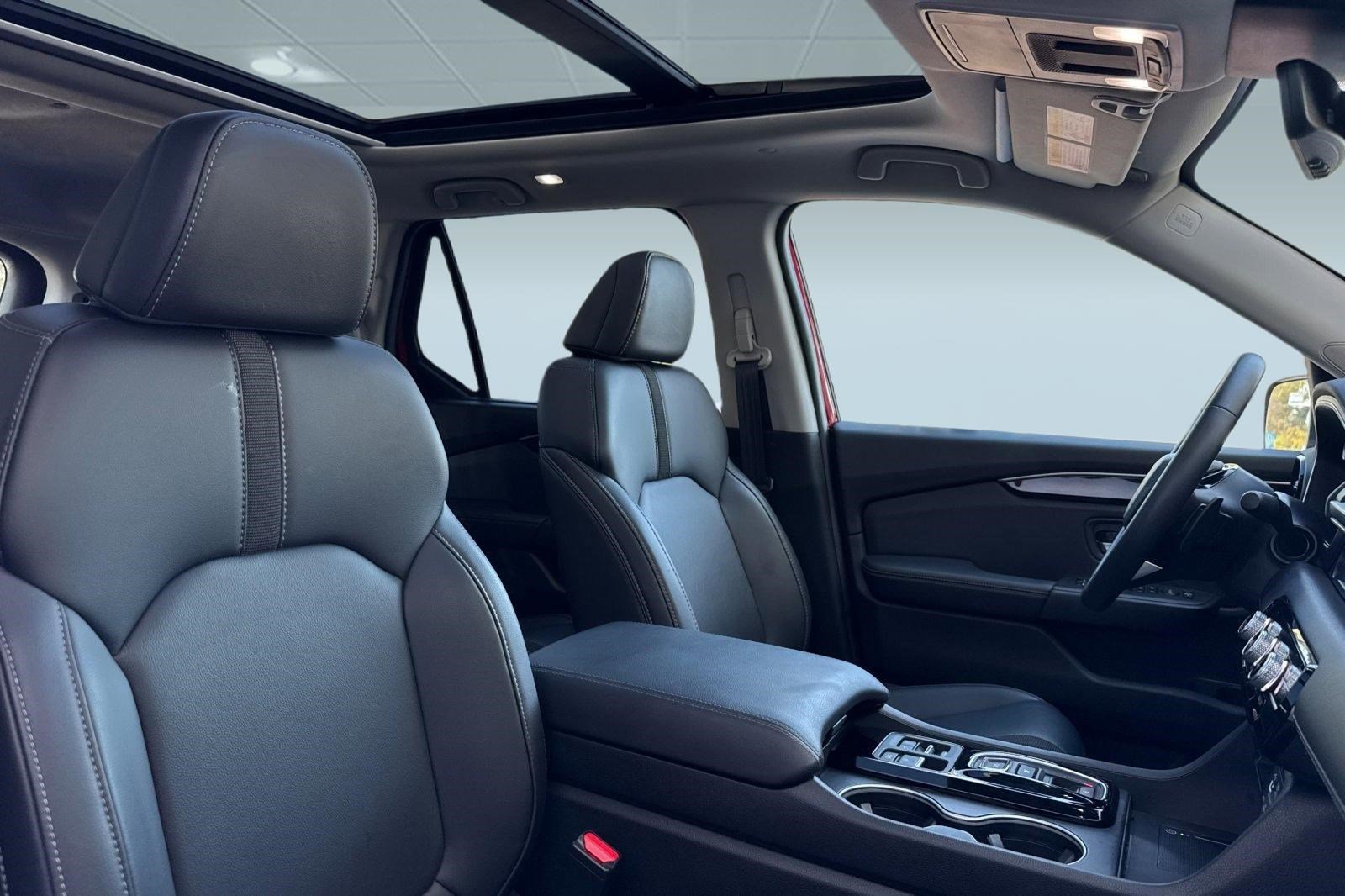 Certified 2025 Honda Pilot Touring image 31