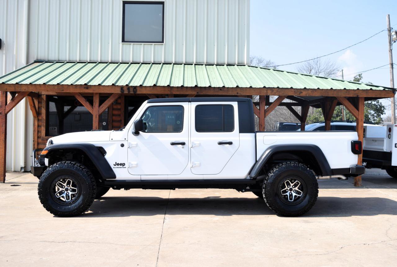 Used 2022 Jeep Gladiator Sport image 2