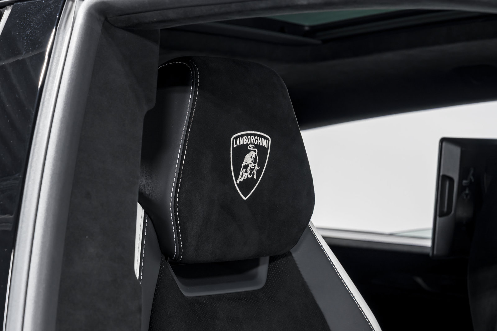 Used 2023 Lamborghini Urus Performante AWD/4WD image 42