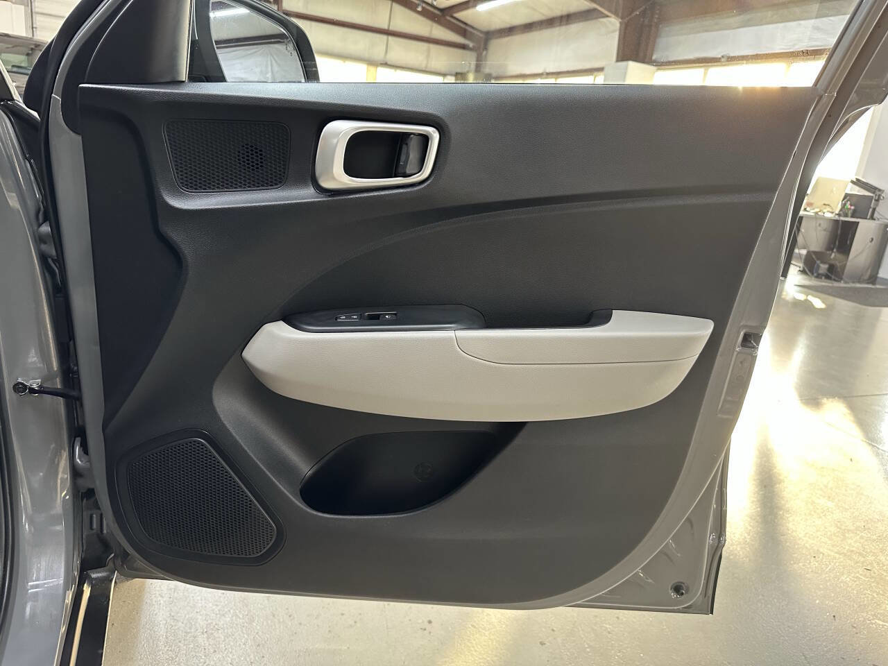 Used 2022 Hyundai Venue SEL w/ Cargo Package image 16
