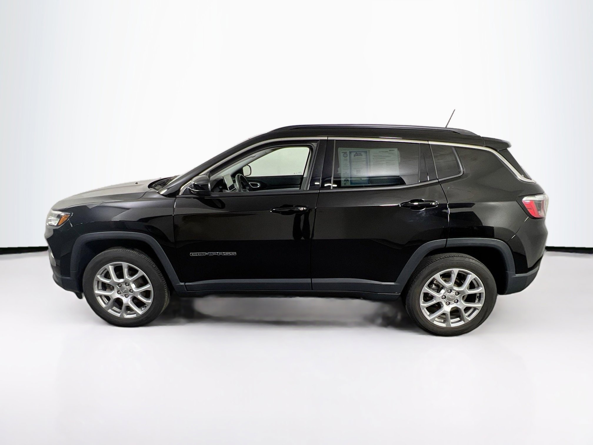 Used 2022 Jeep Compass Latitude w/ Sun and Sound Group image 8