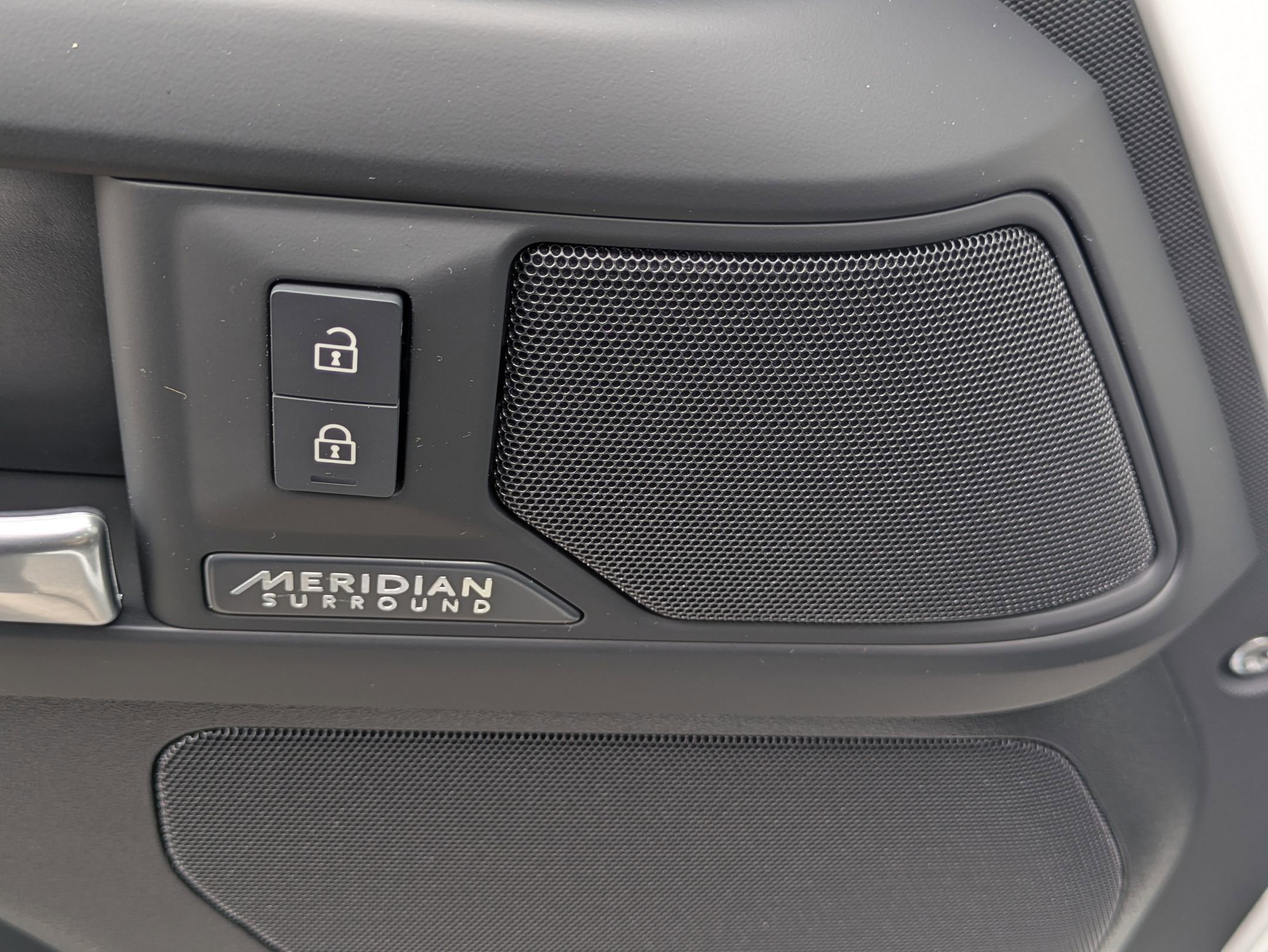 New 2026 Land Rover Defender 110 X-Dynamic SE image 22