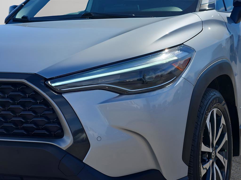 Used 2025 Toyota Corolla Cross XLE image 7