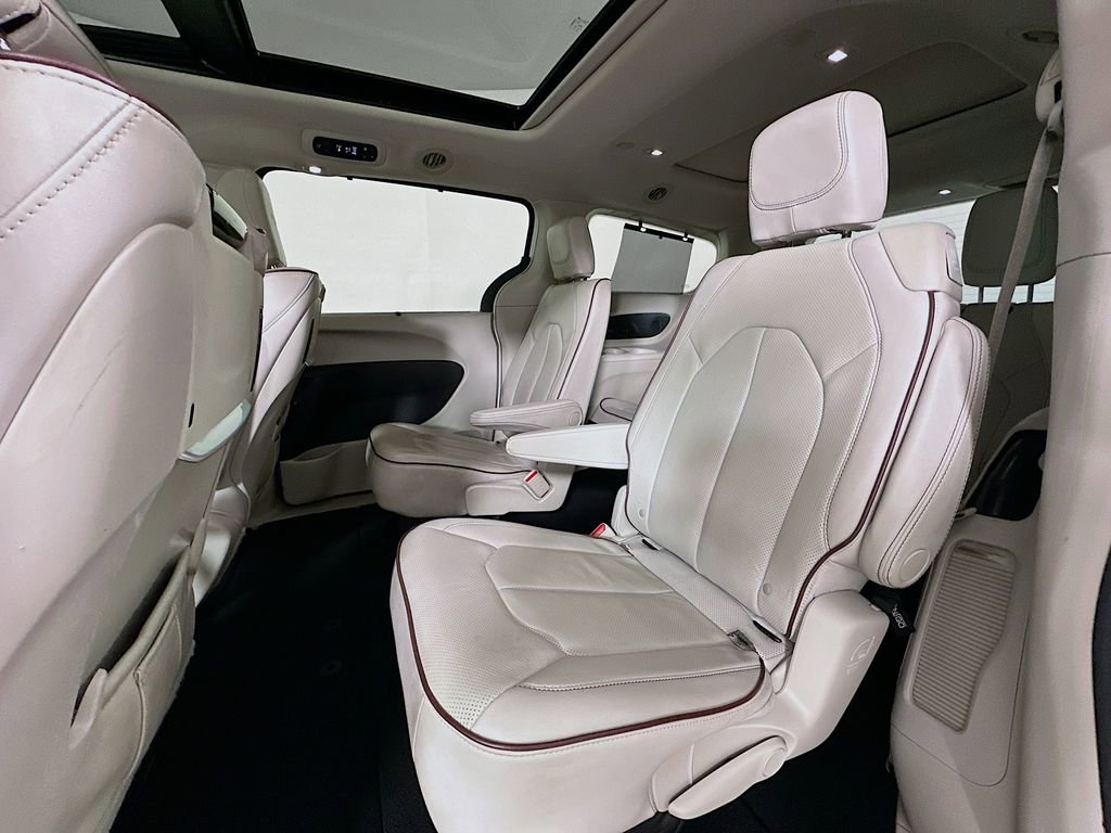 Used 2017 Chrysler Pacifica Limited w/ UConnect Theater Package FWD image 17