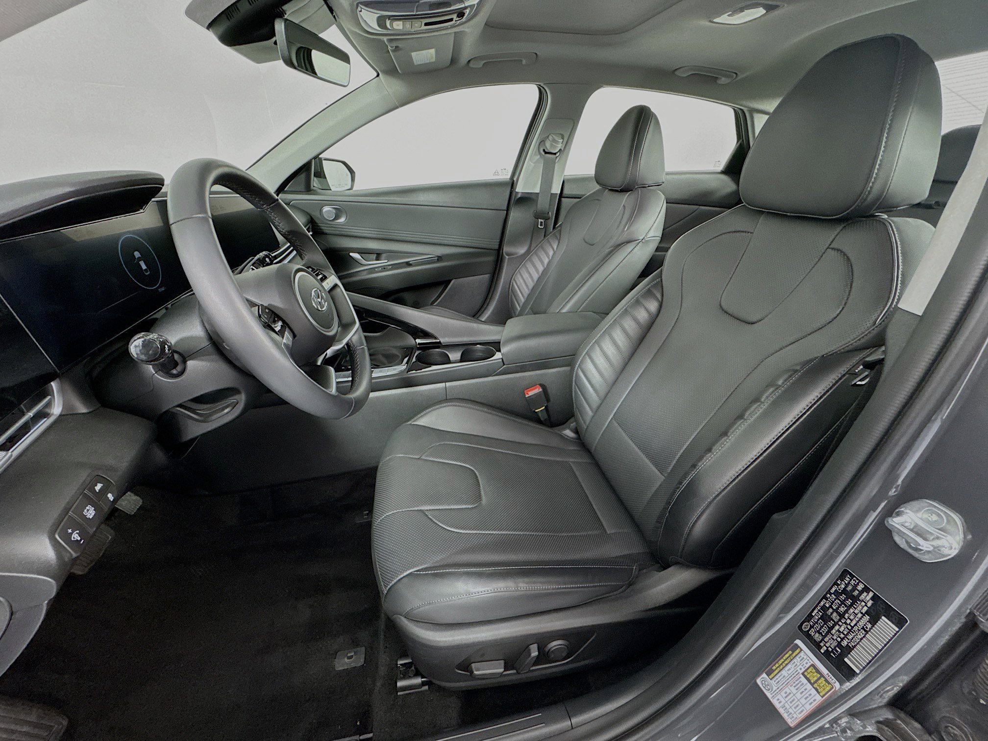 Used 2023 Hyundai Elantra Limited w/ Preferred Accessory Package FWD image 22