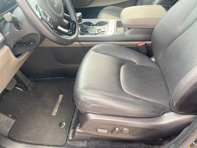 Used 2026 Kia Carnival EX FWD image 10