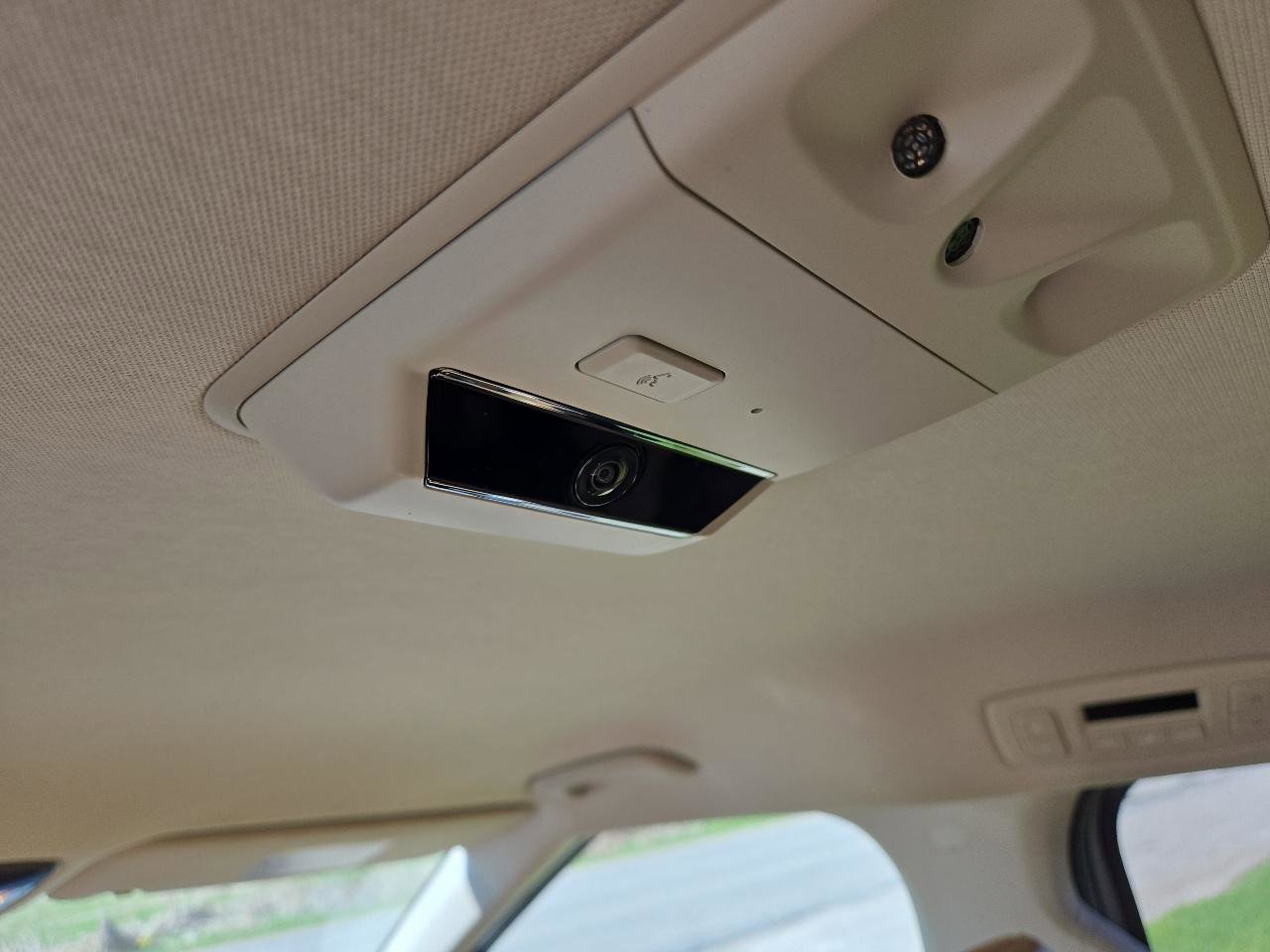 Used 2022 Kia Carnival EX FWD image 18