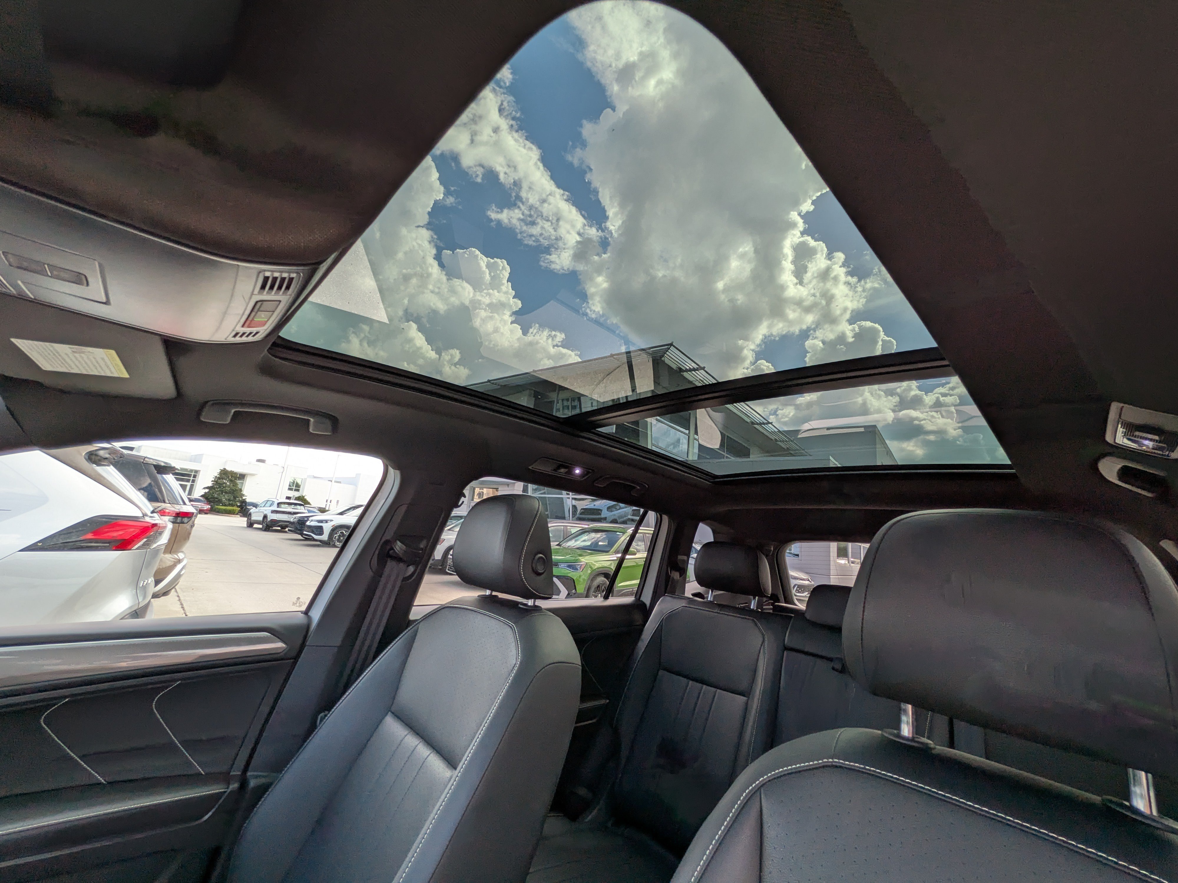 Certified 2023 Volkswagen Tiguan SE R-Line FWD image 21